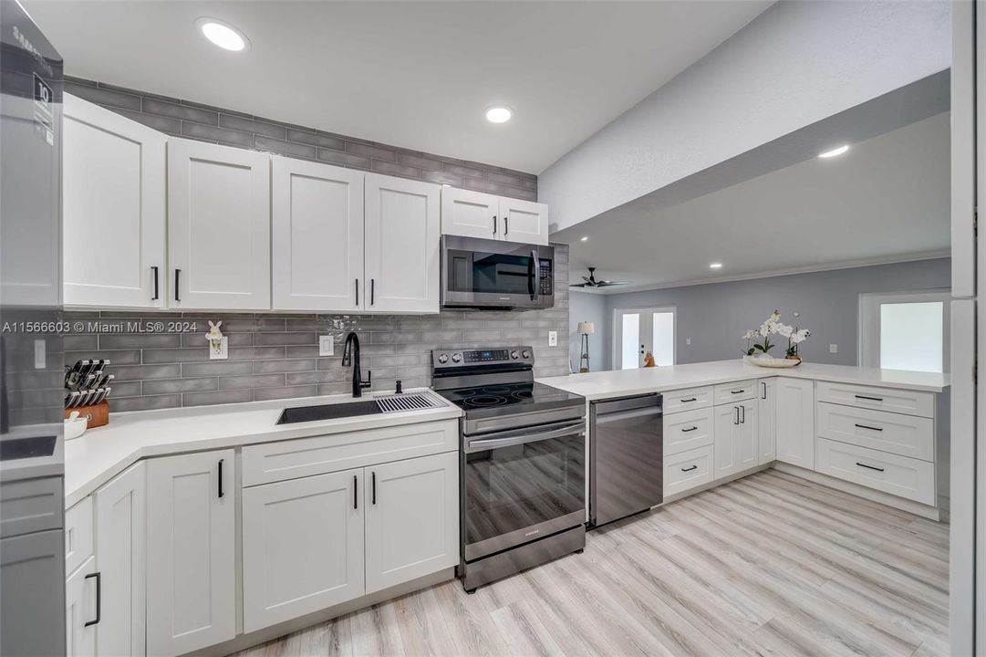 Recently Sold: $799,000 (3 beds, 2 baths, 1015 Square Feet)