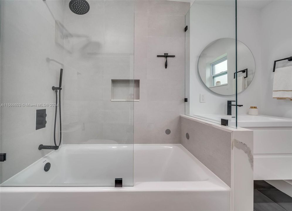 Recently Sold: $799,000 (3 beds, 2 baths, 1015 Square Feet)