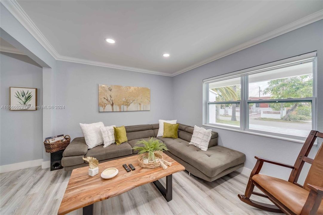 Recently Sold: $799,000 (3 beds, 2 baths, 1015 Square Feet)