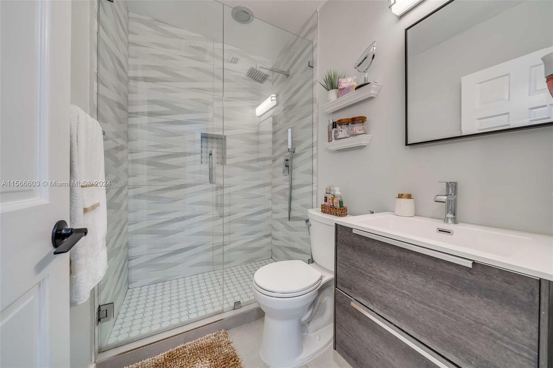 Recently Sold: $799,000 (3 beds, 2 baths, 1015 Square Feet)