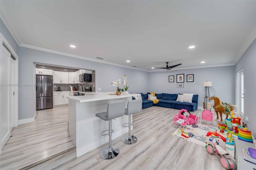 Recently Sold: $799,000 (3 beds, 2 baths, 1015 Square Feet)