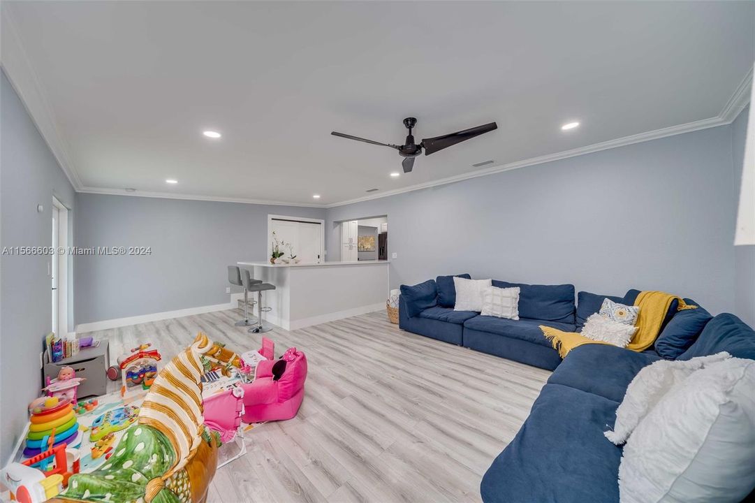 Recently Sold: $799,000 (3 beds, 2 baths, 1015 Square Feet)