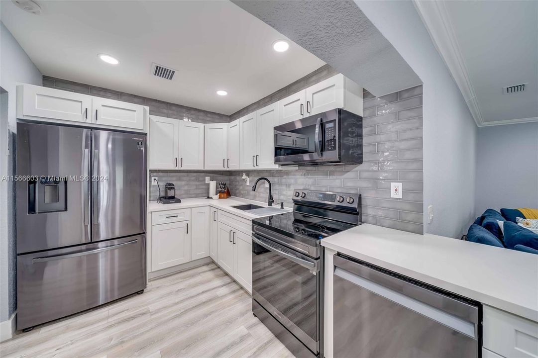 Recently Sold: $799,000 (3 beds, 2 baths, 1015 Square Feet)