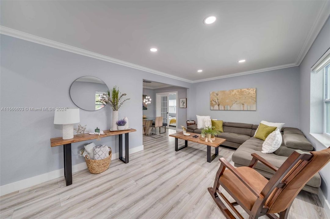 Recently Sold: $799,000 (3 beds, 2 baths, 1015 Square Feet)