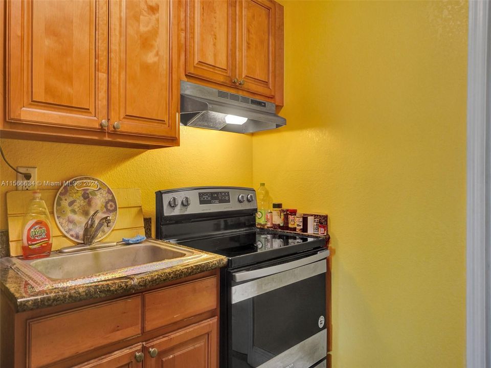 For Sale: $145,000 (1 beds, 1 baths, 416 Square Feet)