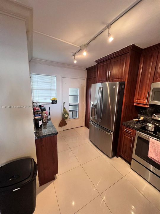 For Rent: $2,500 (2 beds, 2 baths, 1315 Square Feet)