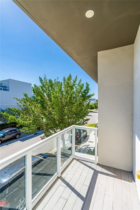 Active With Contract: $890,000 (3 beds, 3 baths, 2200 Square Feet)
