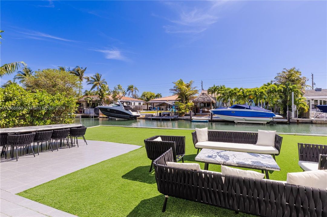 For Sale: $5,490,000 (4 beds, 4 baths, 2104 Square Feet)