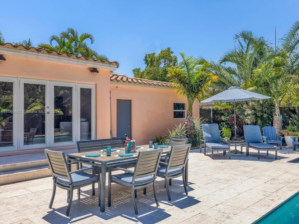 Active With Contract: $1,379,000 (3 beds, 2 baths, 1604 Square Feet)
