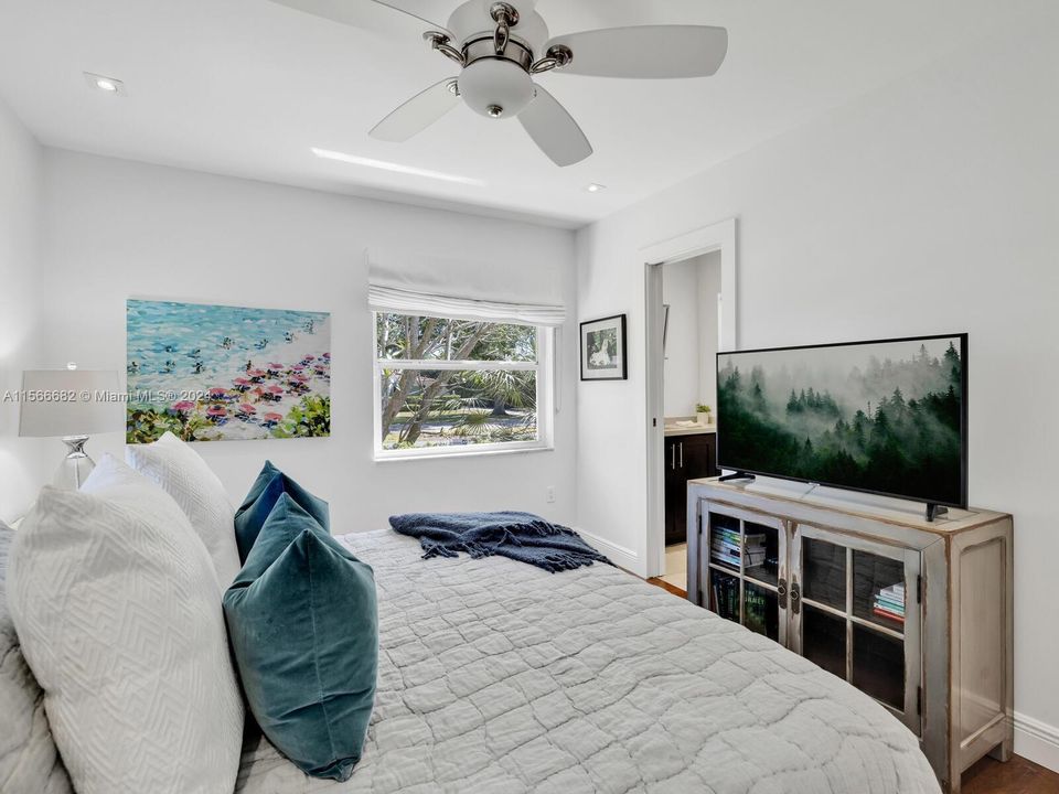 Active With Contract: $1,379,000 (3 beds, 2 baths, 1604 Square Feet)