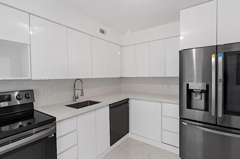 For Sale: $730,000 (2 beds, 2 baths, 1326 Square Feet)