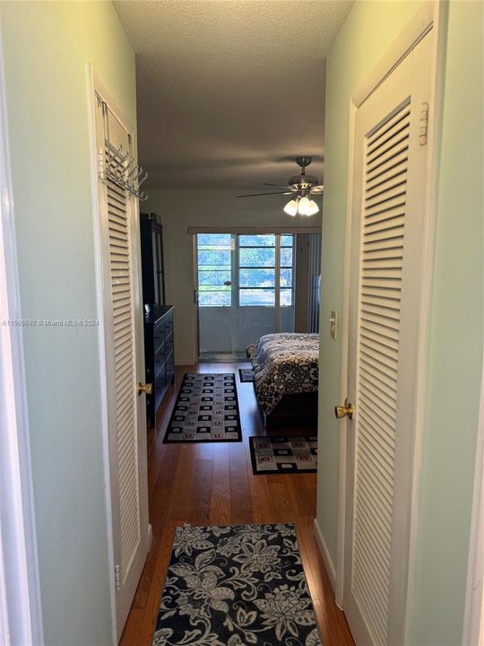 Active With Contract: $148,880 (1 beds, 1 baths, 703 Square Feet)