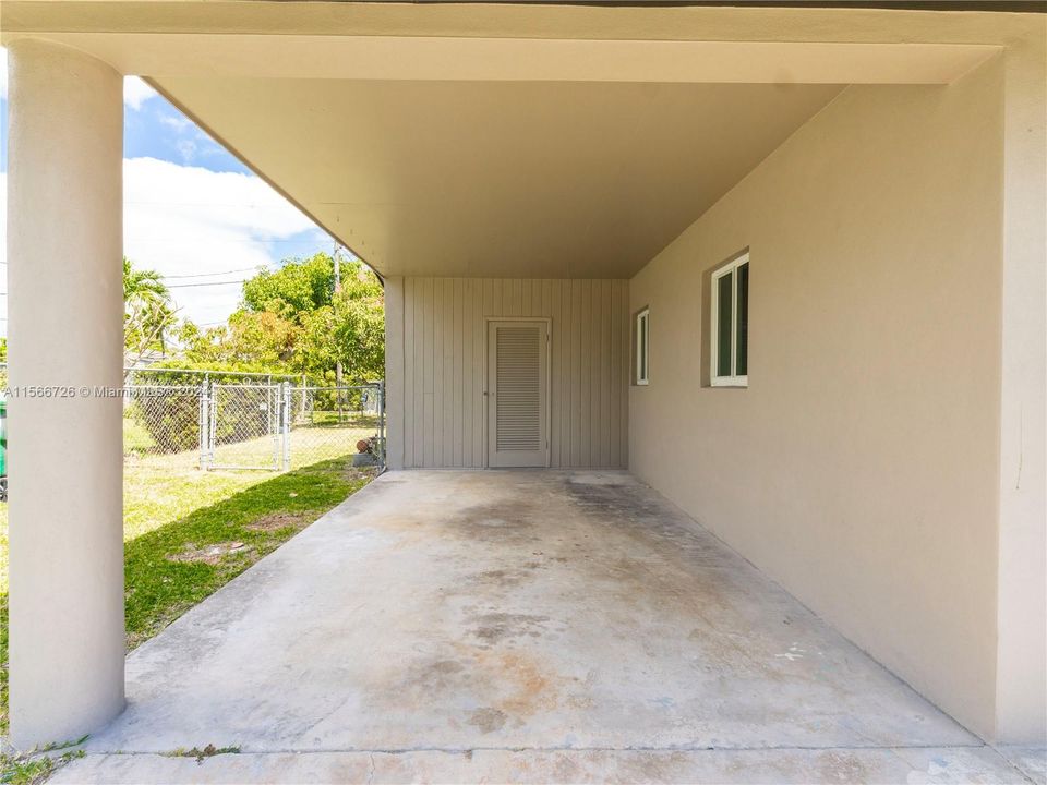 Active With Contract: $535,000 (3 beds, 1 baths, 1104 Square Feet)