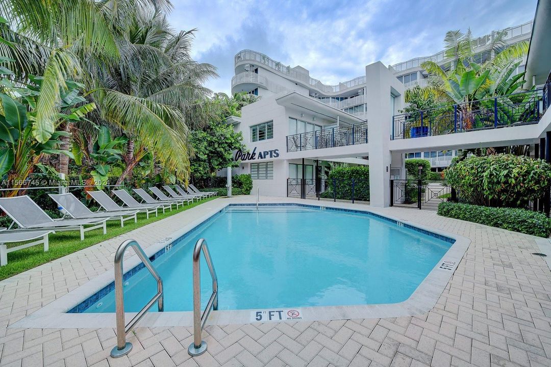 Recently Rented: $3,300 (1 beds, 1 baths, 692 Square Feet)