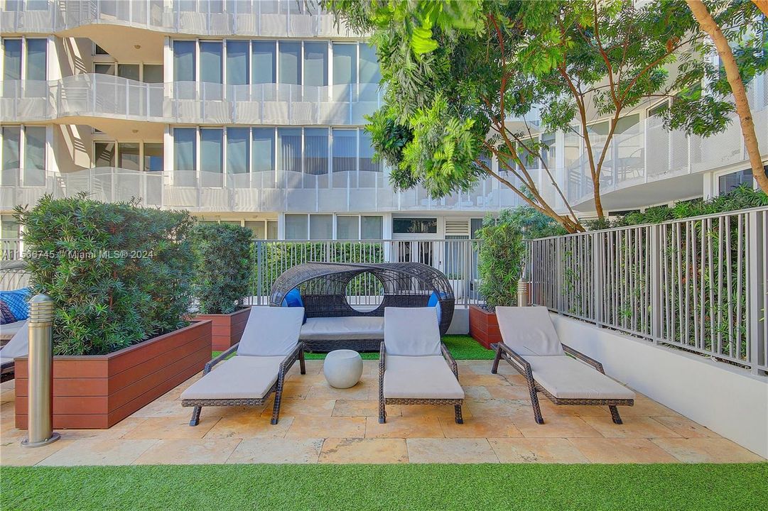 Recently Rented: $3,300 (1 beds, 1 baths, 692 Square Feet)