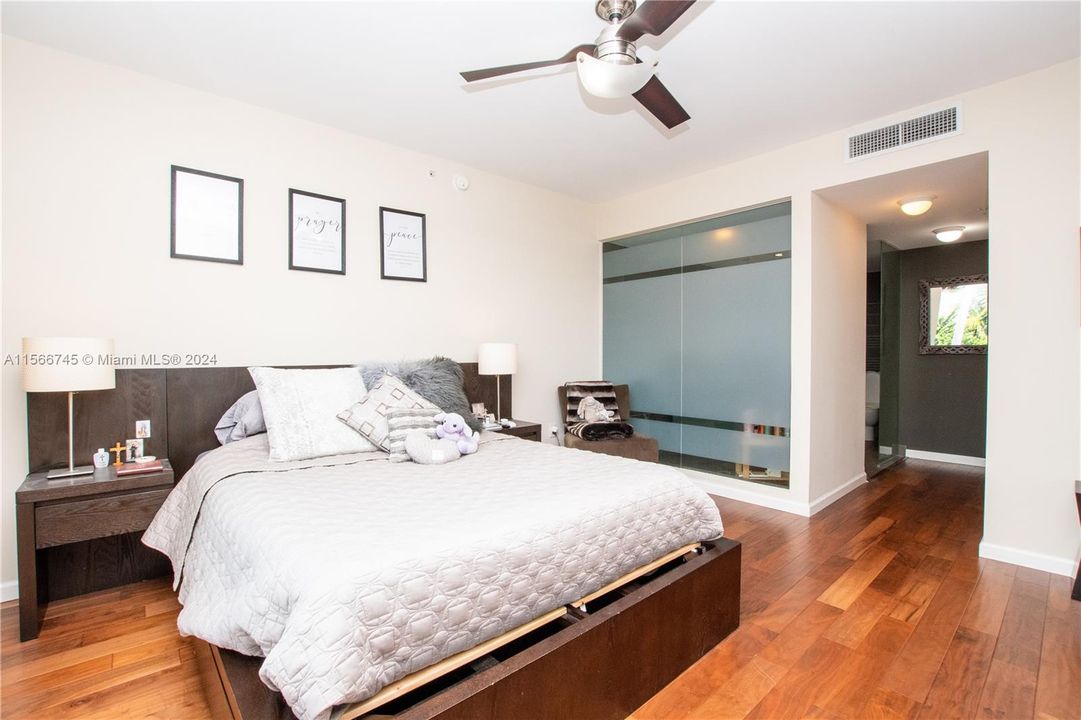 Recently Rented: $3,300 (1 beds, 1 baths, 692 Square Feet)