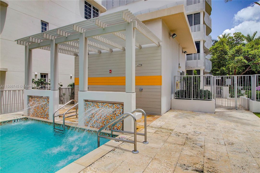 Recently Rented: $3,300 (1 beds, 1 baths, 692 Square Feet)