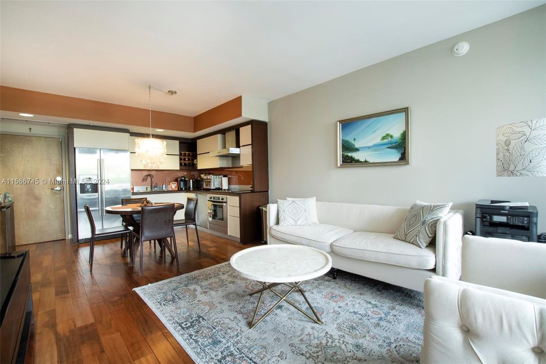 Recently Rented: $3,300 (1 beds, 1 baths, 692 Square Feet)