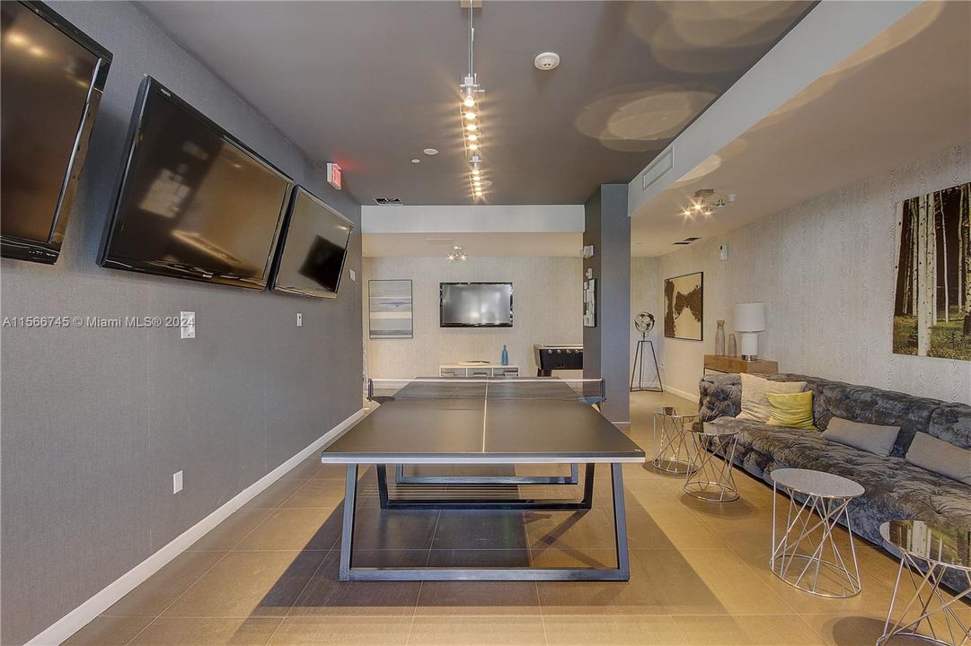 Recently Rented: $3,300 (1 beds, 1 baths, 692 Square Feet)