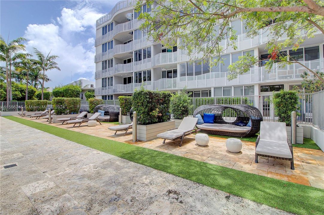 Recently Rented: $3,300 (1 beds, 1 baths, 692 Square Feet)