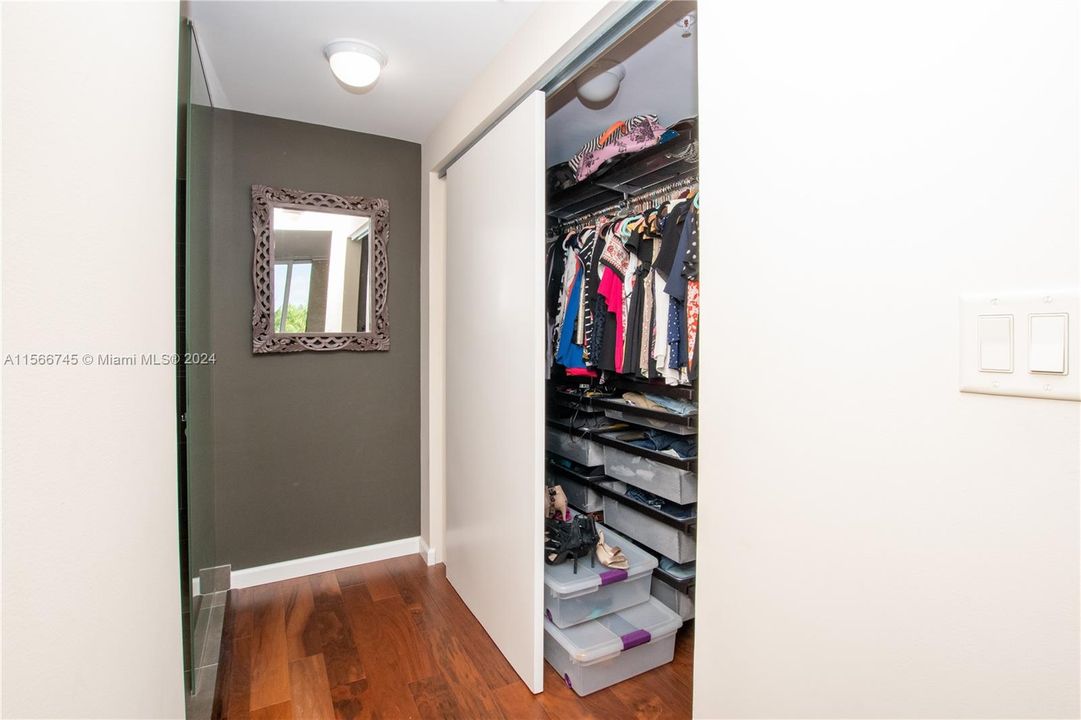 Recently Rented: $3,300 (1 beds, 1 baths, 692 Square Feet)