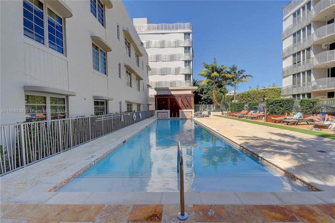 Recently Rented: $3,300 (1 beds, 1 baths, 692 Square Feet)