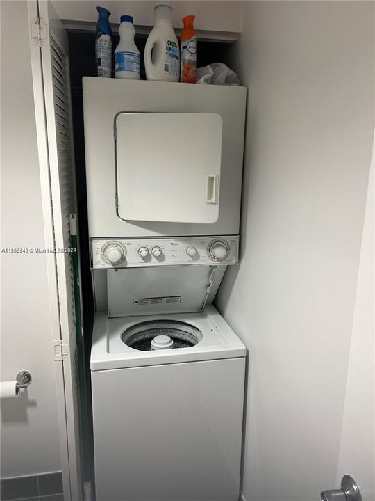 Recently Rented: $3,300 (1 beds, 1 baths, 692 Square Feet)