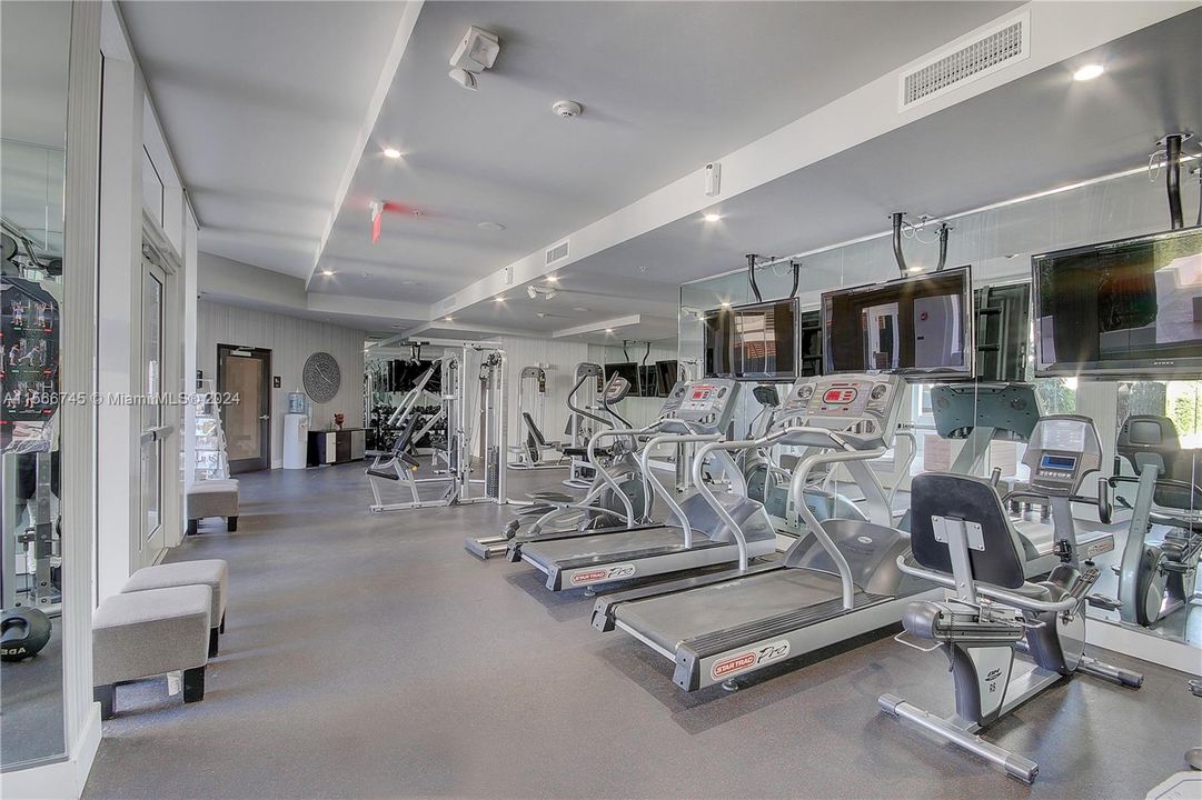 Recently Rented: $3,300 (1 beds, 1 baths, 692 Square Feet)