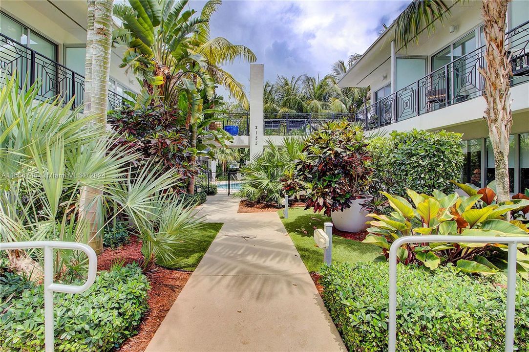 Recently Rented: $3,300 (1 beds, 1 baths, 692 Square Feet)