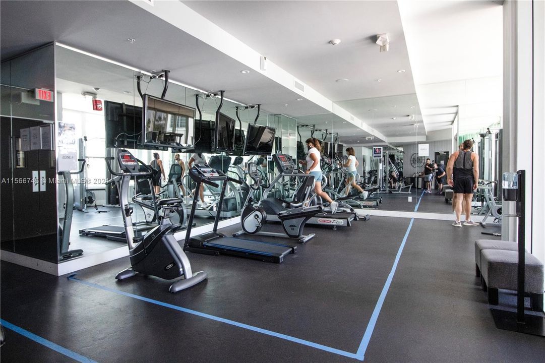 Recently Rented: $3,300 (1 beds, 1 baths, 692 Square Feet)