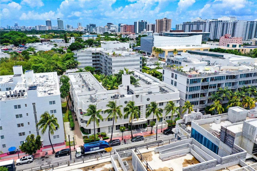 Recently Rented: $3,300 (1 beds, 1 baths, 692 Square Feet)