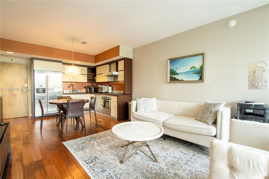 Recently Rented: $3,300 (1 beds, 1 baths, 692 Square Feet)