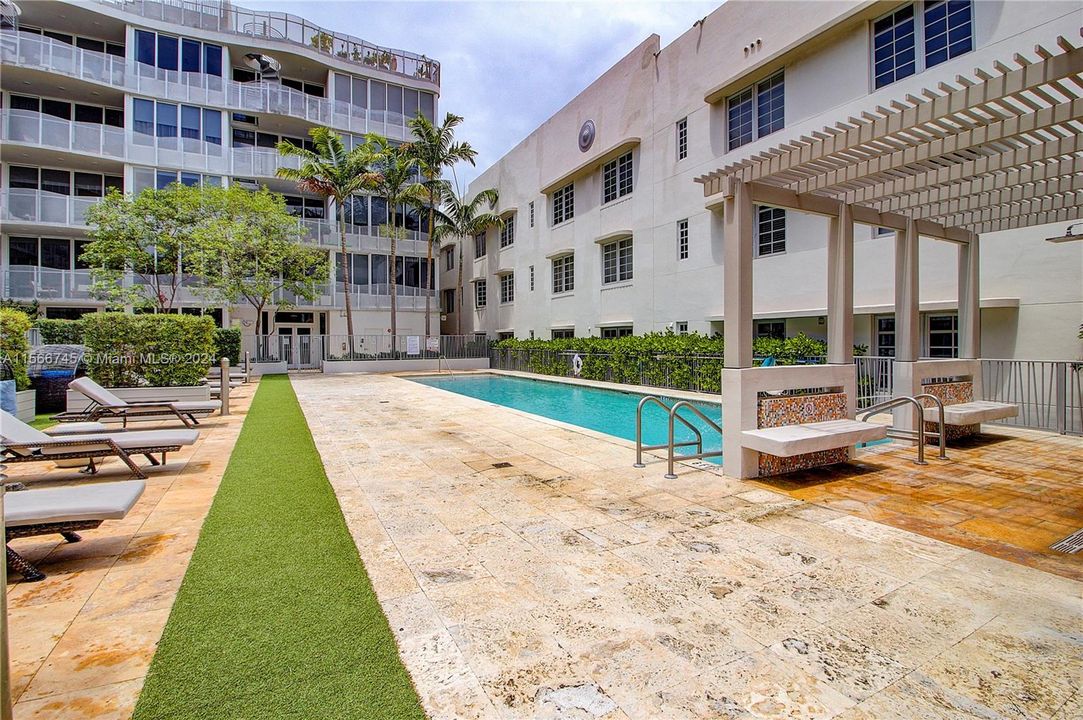 Recently Rented: $3,300 (1 beds, 1 baths, 692 Square Feet)