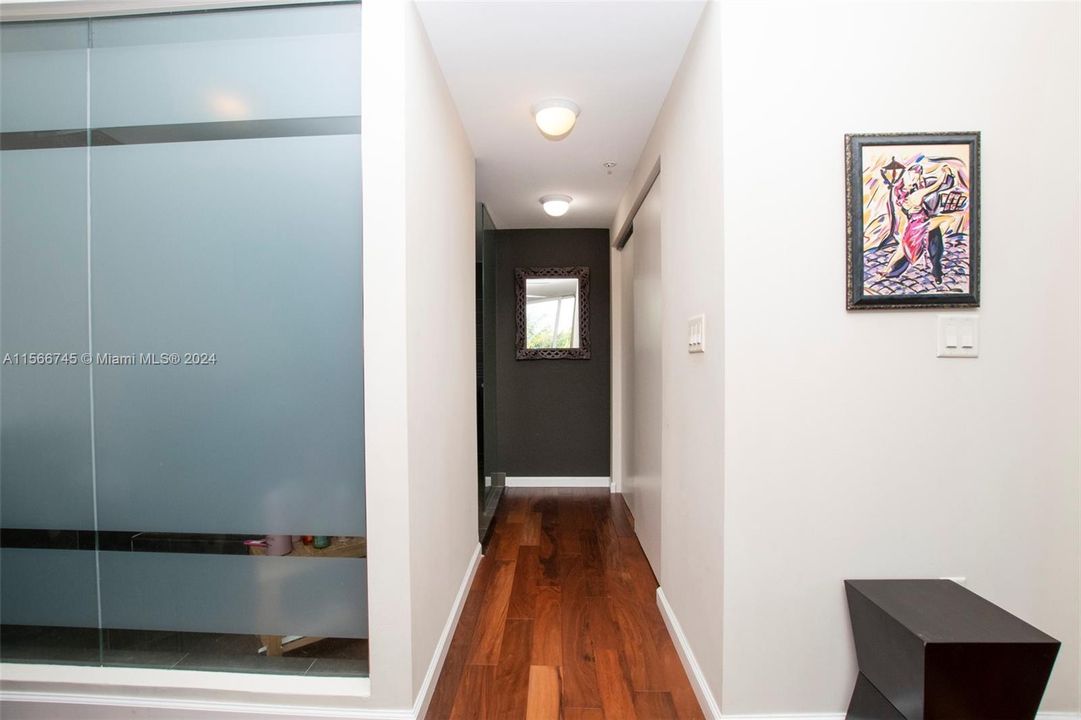 Recently Rented: $3,300 (1 beds, 1 baths, 692 Square Feet)