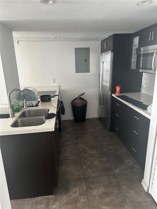 For Rent: $2,800 (2 beds, 2 baths, 1000 Square Feet)