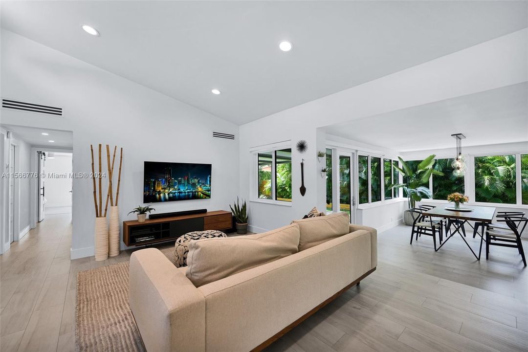 Active With Contract: $1,290,000 (3 beds, 3 baths, 1483 Square Feet)