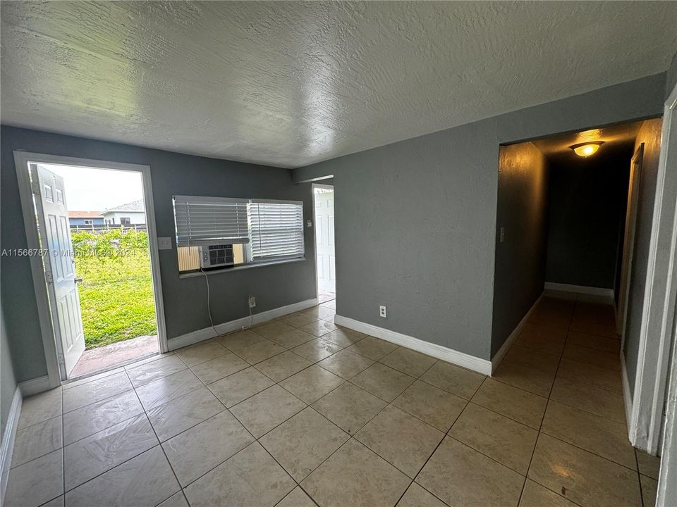 最近租的: $1,850 (2 贝兹, 1 浴室, 2280 平方英尺)