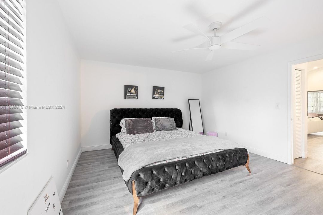 Active With Contract: $2,900 (2 beds, 2 baths, 1570 Square Feet)