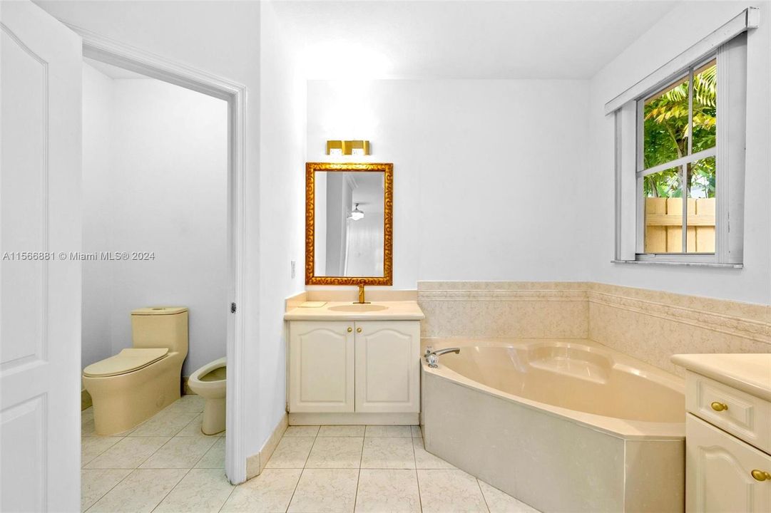 最近租的: $4,350 (4 贝兹, 3 浴室, 2162 平方英尺)