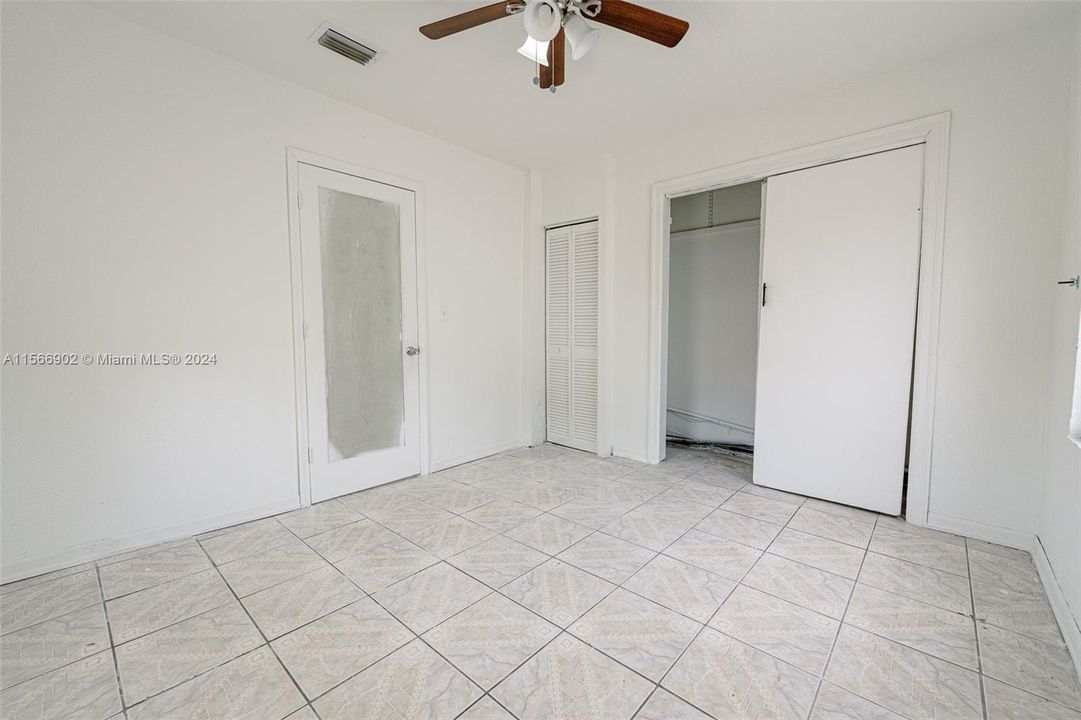 Active With Contract: $2,000 (2 beds, 1 baths, 700 Square Feet)