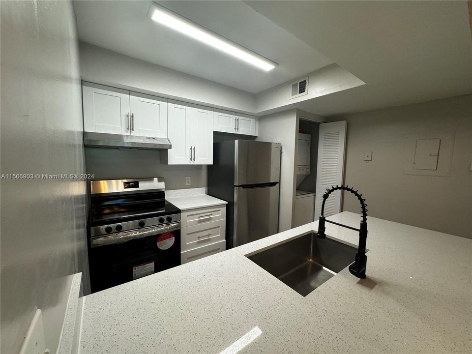 Recently Rented: $1,900 (1 beds, 1 baths, 615 Square Feet)