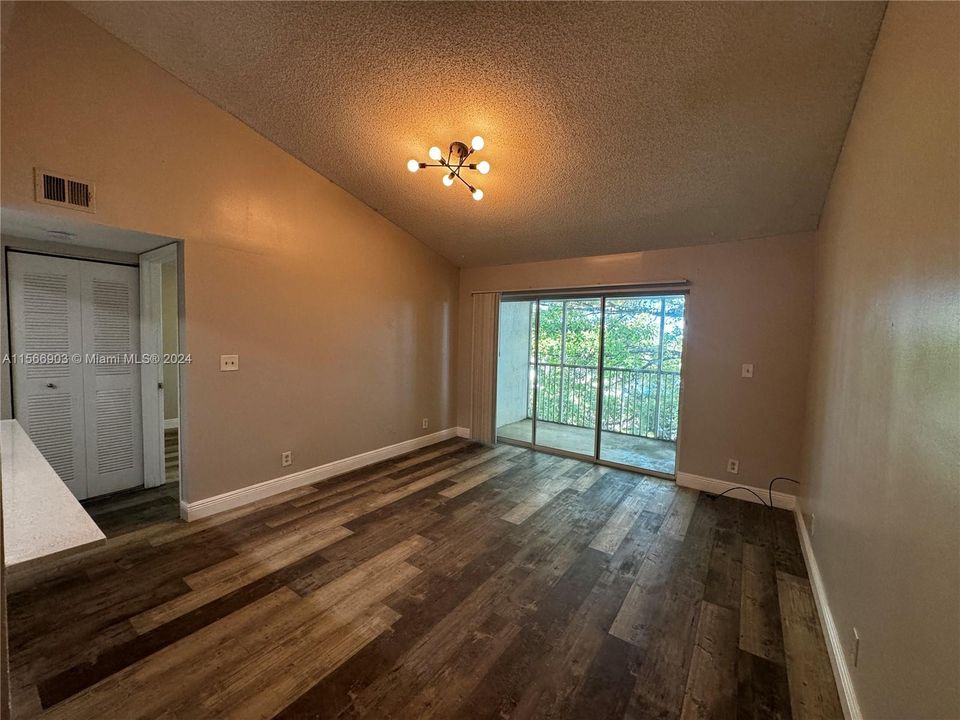 Recently Rented: $1,900 (1 beds, 1 baths, 615 Square Feet)