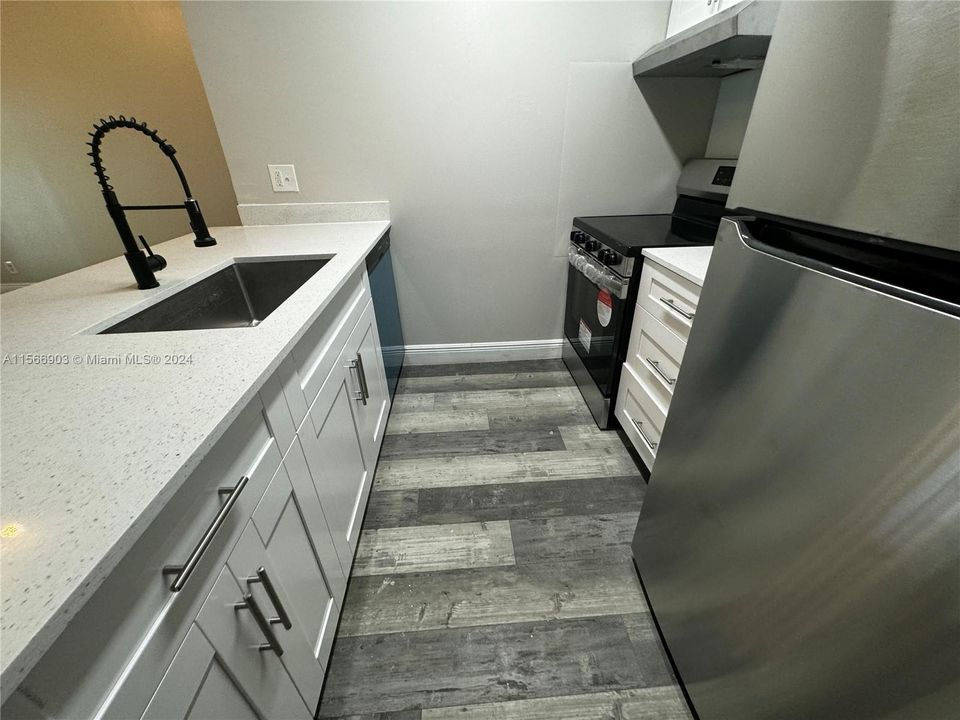 Recently Rented: $1,900 (1 beds, 1 baths, 615 Square Feet)