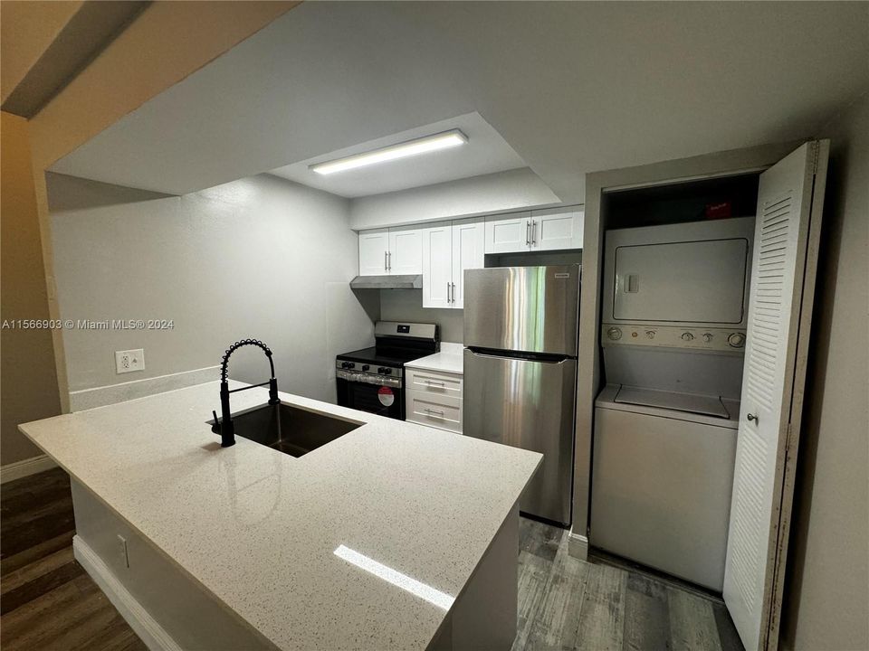 Recently Rented: $1,900 (1 beds, 1 baths, 615 Square Feet)