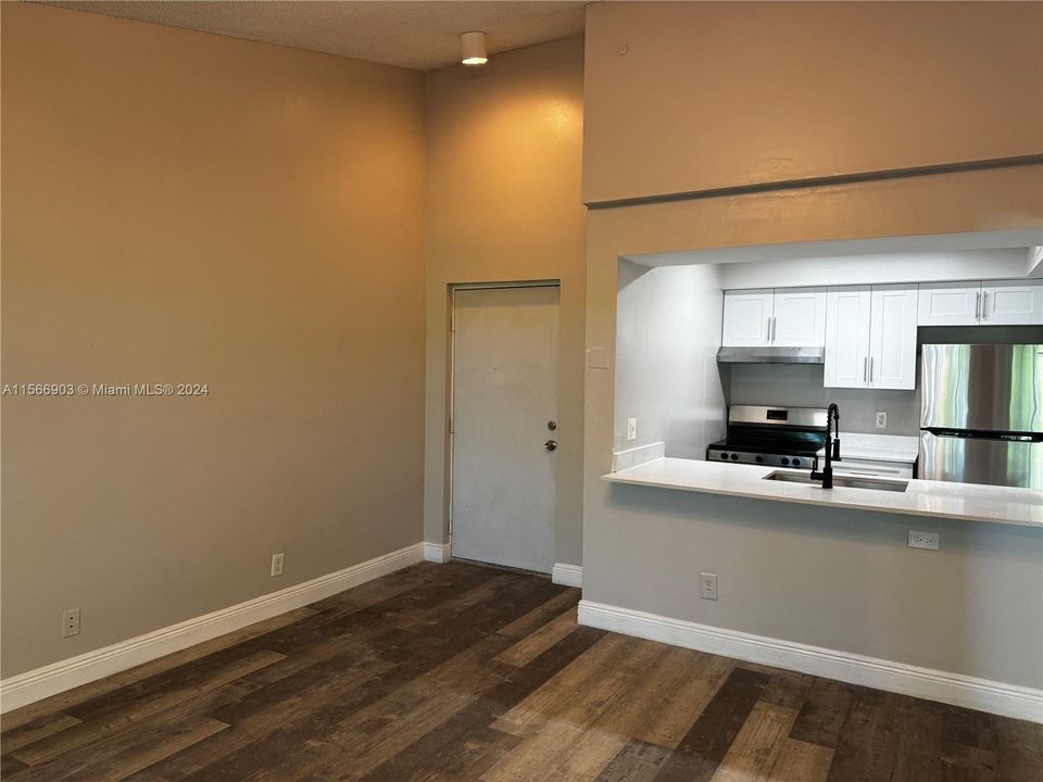 Recently Rented: $1,900 (1 beds, 1 baths, 615 Square Feet)