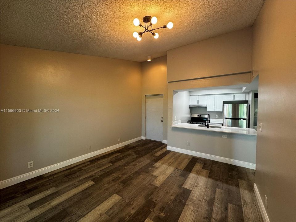 Recently Rented: $1,900 (1 beds, 1 baths, 615 Square Feet)