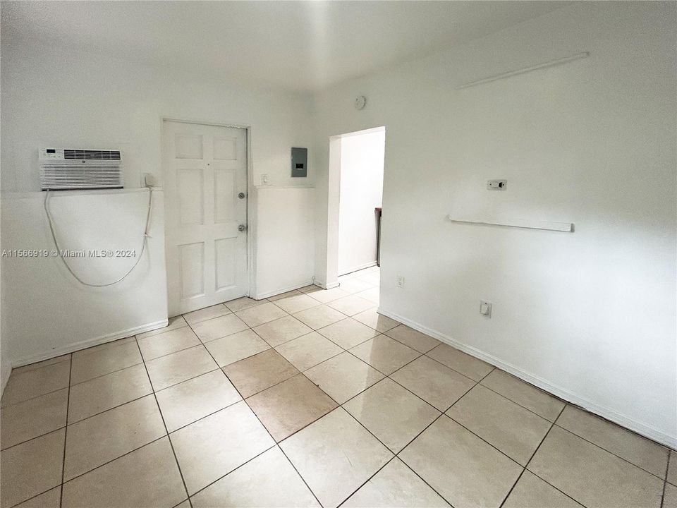 For Rent: $1,300 (0 beds, 1 baths, 154 Square Feet)