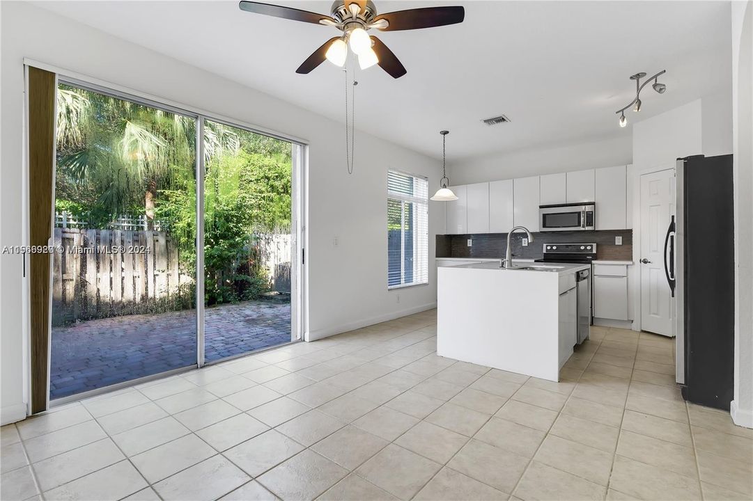 Active With Contract: $565,000 (3 beds, 2 baths, 1676 Square Feet)