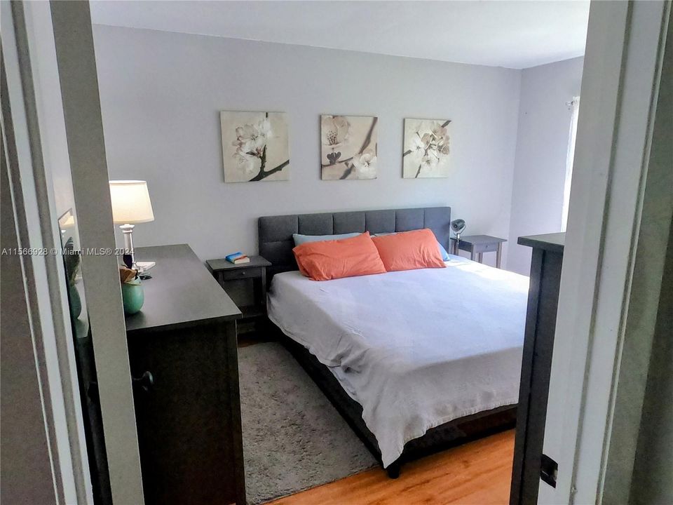 For Sale: $344,900 (2 beds, 2 baths, 1231 Square Feet)