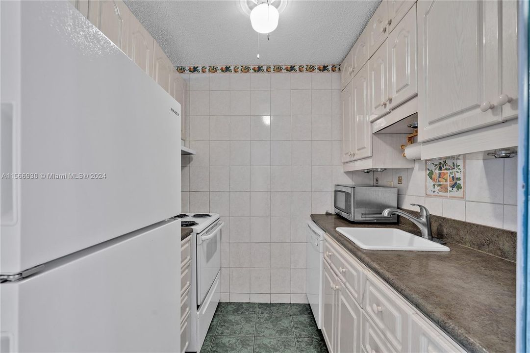 For Sale: $89,000 (1 beds, 1 baths, 620 Square Feet)